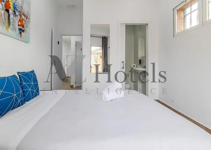 Ayz Elcano - Auto Check-In Property